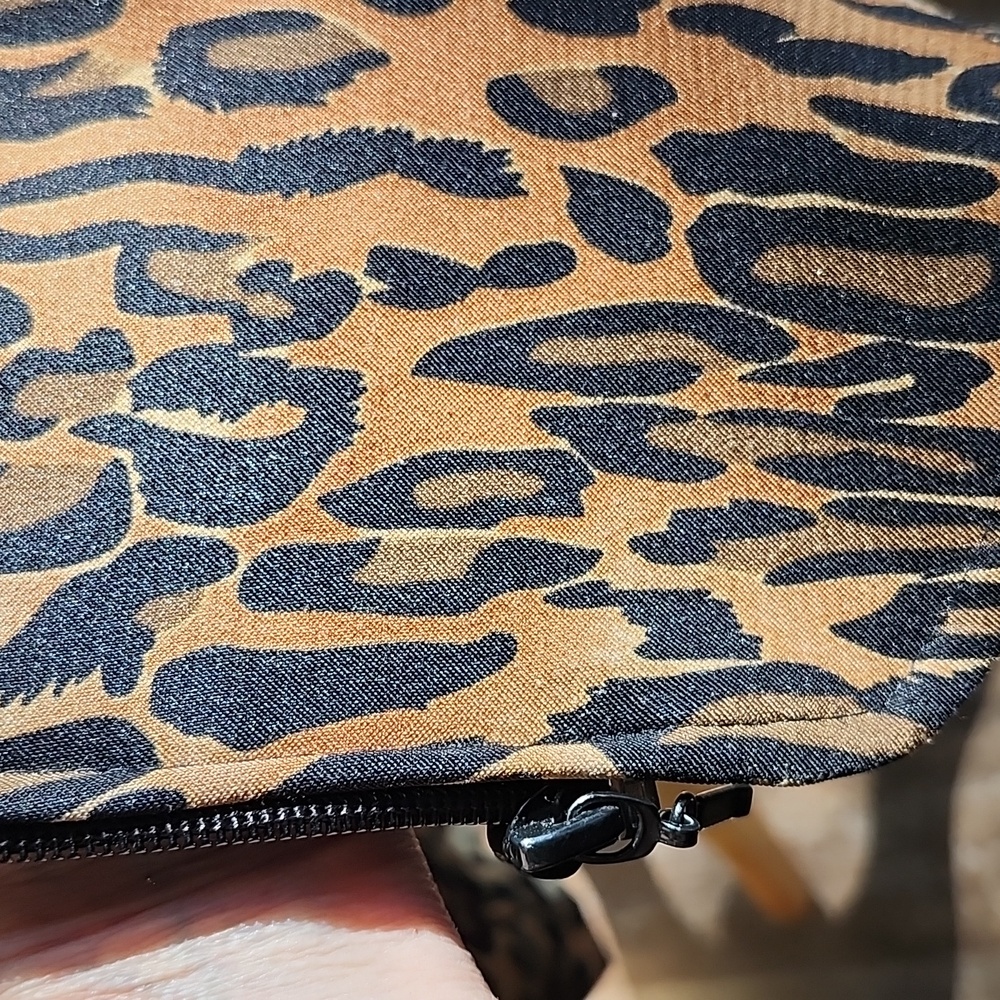 Molly & MaXX Ex Cond & Pro Cleaned Animal Print Cropped Jacket, Large, $45 - Picture 5 of 13